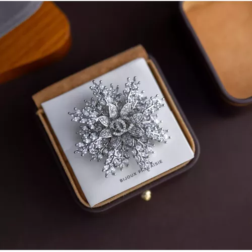 Chanel Brooches For Women #1327623