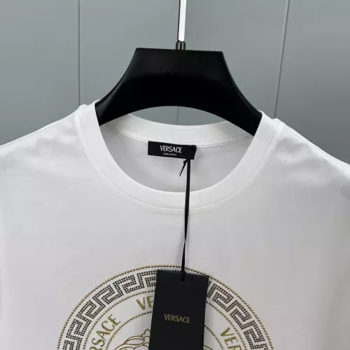 Cheap Versace T-Shirts Short Sleeved For Unisex #1328729 Replica Wholesale [$68.00 USD] [ITEM#1328729] on Replica Versace T-Shirts