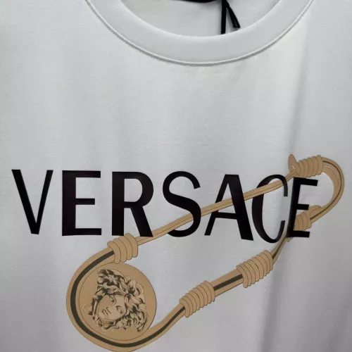 Cheap Versace T-Shirts Short Sleeved For Unisex #1328734 Replica Wholesale [$68.00 USD] [ITEM#1328734] on Replica Versace T-Shirts