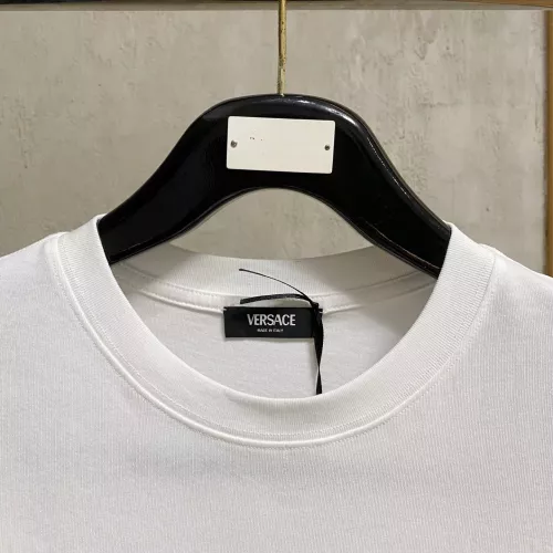 Cheap Versace T-Shirts Short Sleeved For Unisex #1328756 Replica Wholesale [$85.00 USD] [ITEM#1328756] on Replica Versace T-Shirts
