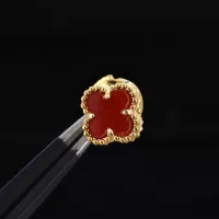 Cheap Van Cleef &amp; Arpels Earrings For Women #1326423 Replica Wholesale [$32.00 USD] [ITEM#1326423] on Replica Van Cleef &amp; Arpels Earrings