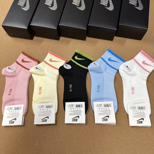Cheap Nike Socks For Women #1332426 Replica Wholesale [$25.00 USD] [ITEM#1332426] on Replica Nike Socks