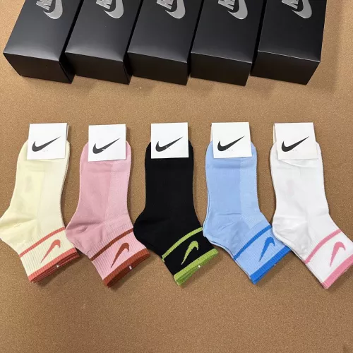 Cheap Nike Socks For Women #1332426 Replica Wholesale [$25.00 USD] [ITEM#1332426] on Replica Nike Socks