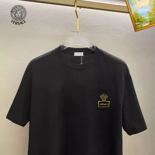 Cheap Versace T-Shirts Short Sleeved For Unisex #1336223 Replica Wholesale [$25.00 USD] [ITEM#1336223] on Replica Versace T-Shirts