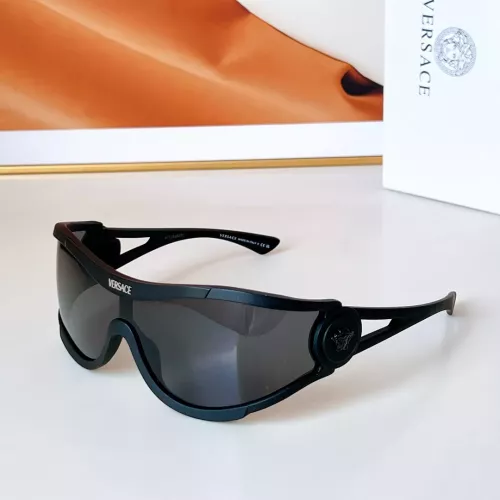Versace AAA Quality Sunglasses #1336242