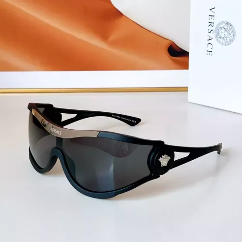 Versace AAA Quality Sunglasses #1336243