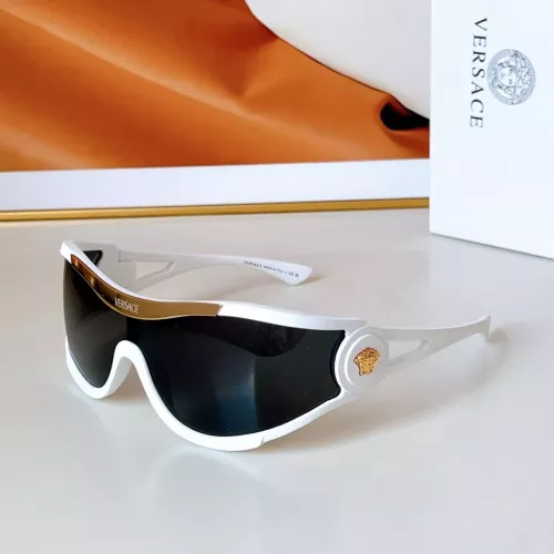 Versace AAA Quality Sunglasses #1336246