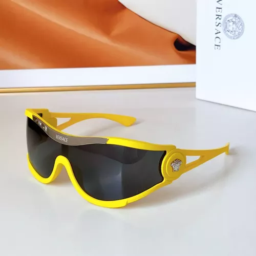 Versace AAA Quality Sunglasses #1336249