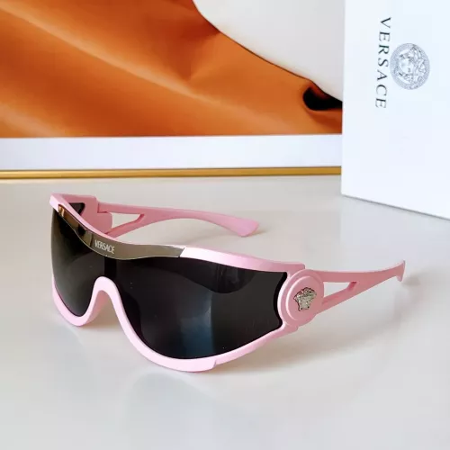 Versace AAA Quality Sunglasses #1336250