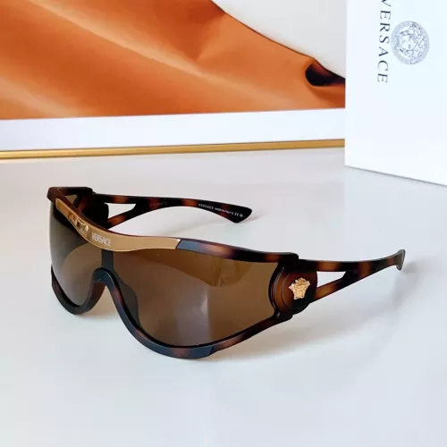 Versace AAA Quality Sunglasses #1336251