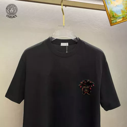 Cheap Versace T-Shirts Short Sleeved For Unisex #1336263 Replica Wholesale [$25.00 USD] [ITEM#1336263] on Replica Versace T-Shirts