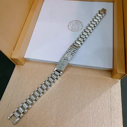 Cheap Versace Bracelets #1336730 Replica Wholesale [$45.00 USD] [ITEM#1336730] on Replica Versace Bracelets