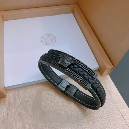Cheap Versace Bracelets #1336731 Replica Wholesale [$52.00 USD] [ITEM#1336731] on Replica Versace Bracelets