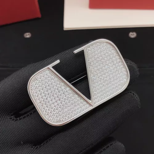 Cheap Valentino Brooches For Women #1336783 Replica Wholesale [$32.00 USD] [ITEM#1336783] on Replica Valentino Brooches