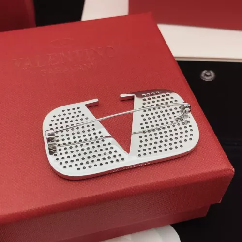Cheap Valentino Brooches For Women #1336783 Replica Wholesale [$32.00 USD] [ITEM#1336783] on Replica Valentino Brooches