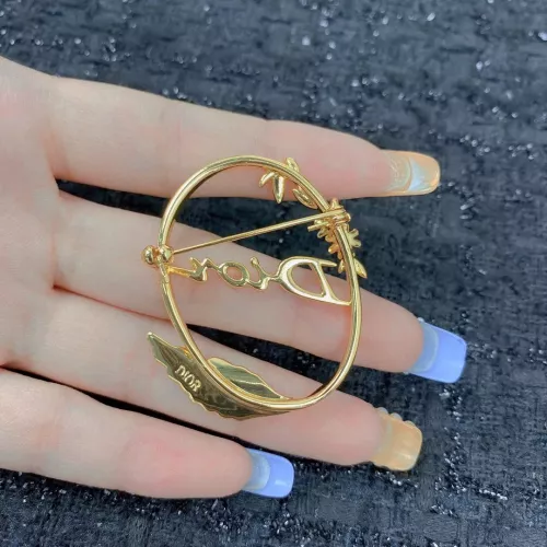Cheap Christian Dior Brooches For Women #1337571 Replica Wholesale [$29.00 USD] [ITEM#1337571] on Replica Christian Dior Brooches