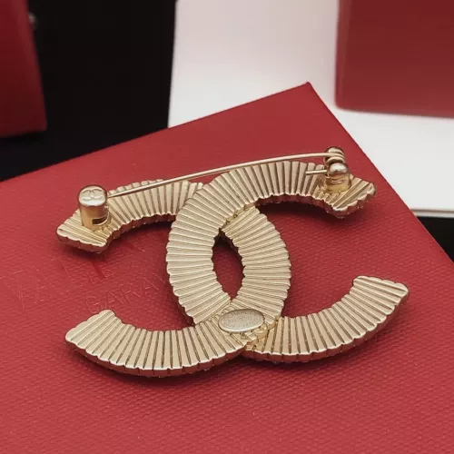 Cheap Chanel Brooches For Women #1337690 Replica Wholesale [$29.00 USD] [ITEM#1337690] on Replica Chanel Brooches