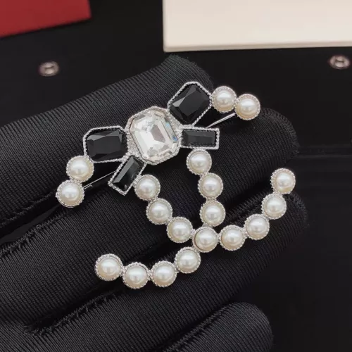 Cheap Chanel Brooches For Women #1337693 Replica Wholesale [$27.00 USD] [ITEM#1337693] on Replica Chanel Brooches