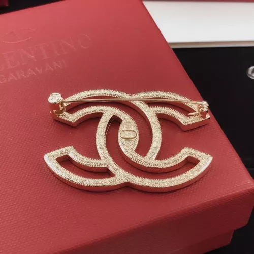 Cheap Chanel Brooches For Women #1337694 Replica Wholesale [$27.00 USD] [ITEM#1337694] on Replica Chanel Brooches