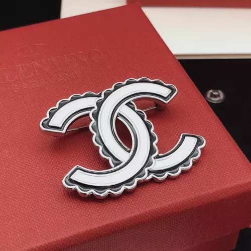 Cheap Chanel Brooches For Women #1337696 Replica Wholesale [$29.00 USD] [ITEM#1337696] on Replica Chanel Brooches