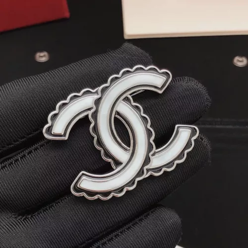 Cheap Chanel Brooches For Women #1337696 Replica Wholesale [$29.00 USD] [ITEM#1337696] on Replica Chanel Brooches