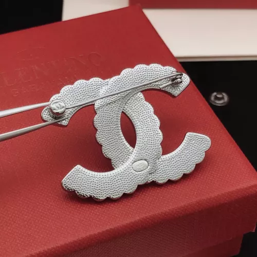 Cheap Chanel Brooches For Women #1337696 Replica Wholesale [$29.00 USD] [ITEM#1337696] on Replica Chanel Brooches