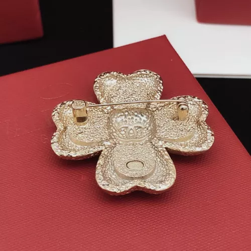 Cheap Chanel Brooches For Women #1337699 Replica Wholesale [$29.00 USD] [ITEM#1337699] on Replica Chanel Brooches