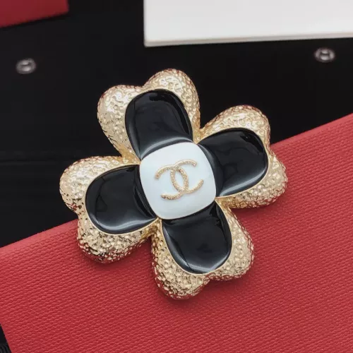 Chanel Brooches For Women #1337700