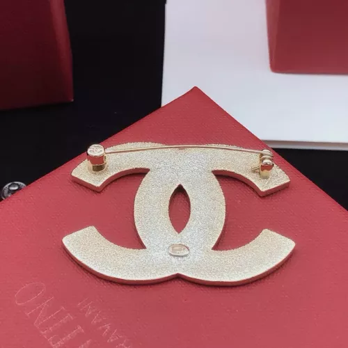 Cheap Chanel Brooches For Women #1337701 Replica Wholesale [$29.00 USD] [ITEM#1337701] on Replica Chanel Brooches