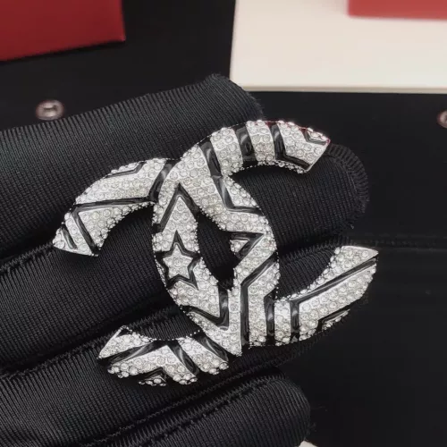 Cheap Chanel Brooches For Women #1337705 Replica Wholesale [$32.00 USD] [ITEM#1337705] on Replica Chanel Brooches