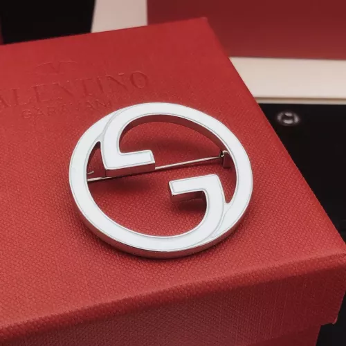 Cheap Gucci Brooches For Women #1337712 Replica Wholesale [$27.00 USD] [ITEM#1337712] on Replica Gucci Brooches