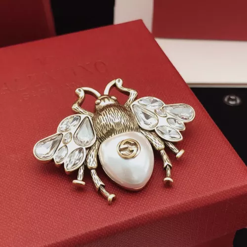 Cheap Gucci Brooches For Women #1337718 Replica Wholesale [$32.00 USD] [ITEM#1337718] on Replica Gucci Brooches