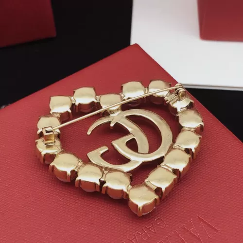 Cheap Gucci Brooches For Women #1337719 Replica Wholesale [$32.00 USD] [ITEM#1337719] on Replica Gucci Brooches