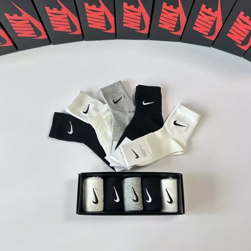 Cheap Nike Socks #1338610 Replica Wholesale [$29.00 USD] [ITEM#1338610] on Replica Nike Socks