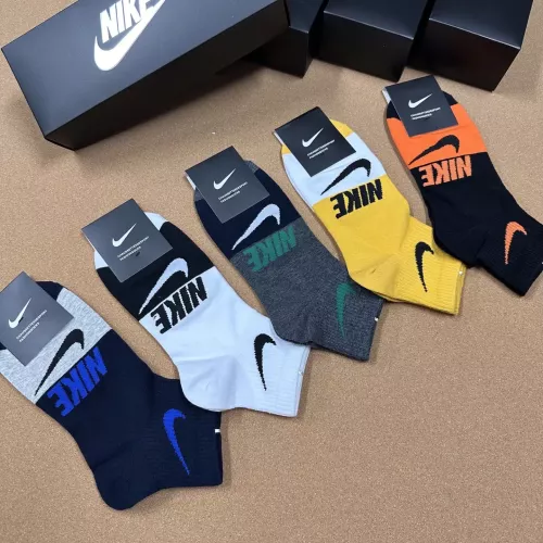 Cheap Nike Socks #1338641 Replica Wholesale [$25.00 USD] [ITEM#1338641] on Replica Nike Socks