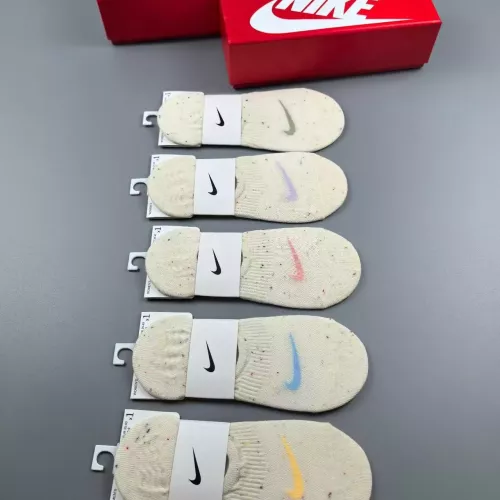 Cheap Nike Socks For Women #1341806 Replica Wholesale [$25.00 USD] [ITEM#1341806] on Replica Nike Socks