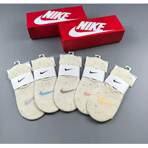 Cheap Nike Socks For Women #1341806 Replica Wholesale [$25.00 USD] [ITEM#1341806] on Replica Nike Socks
