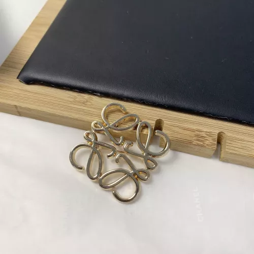 Cheap LOEWE Brooches For Women #1344856 Replica Wholesale [$23.00 USD] [ITEM#1344856] on Replica LOEWE Brooches