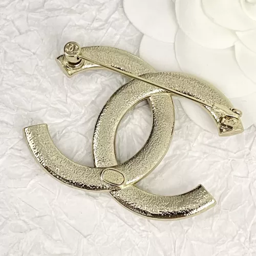 Cheap Chanel Brooches For Women #1344881 Replica Wholesale [$36.00 USD] [ITEM#1344881] on Replica Chanel Brooches