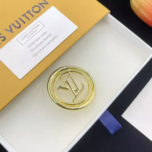 Cheap Louis Vuitton LV Brooches #1345813 Replica Wholesale [$25.00 USD] [ITEM#1345813] on Replica Louis Vuitton LV Brooches