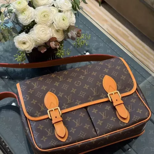 Louis Vuitton AAA Man Messenger Bags #1349233
