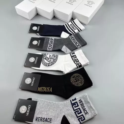 Cheap Versace Socks For Men #1349591 Replica Wholesale [$25.00 USD] [ITEM#1349591] on Replica Versace Socks