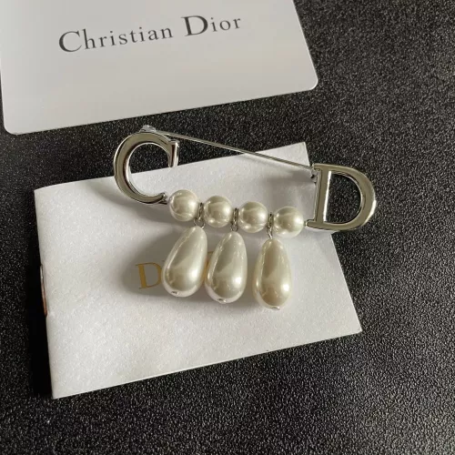 Cheap Christian Dior Brooches For Women #1350968 Replica Wholesale [$32.00 USD] [ITEM#1350968] on Replica Christian Dior Brooches