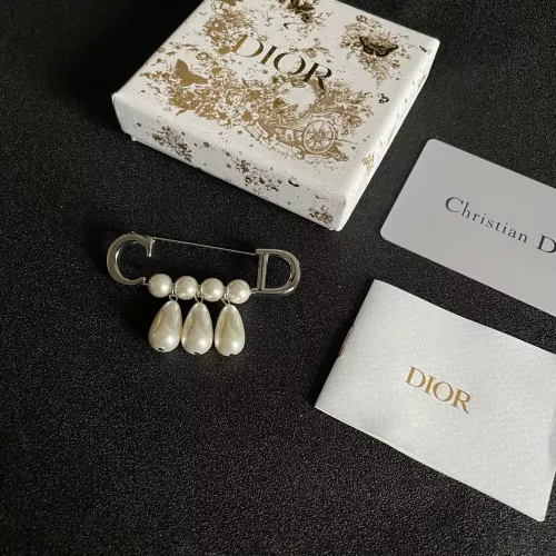Cheap Christian Dior Brooches For Women #1350968 Replica Wholesale [$32.00 USD] [ITEM#1350968] on Replica Christian Dior Brooches
