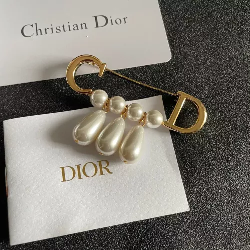 Cheap Christian Dior Brooches For Women #1350969 Replica Wholesale [$32.00 USD] [ITEM#1350969] on Replica Christian Dior Brooches