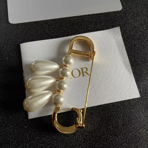 Cheap Christian Dior Brooches For Women #1350969 Replica Wholesale [$32.00 USD] [ITEM#1350969] on Replica Christian Dior Brooches