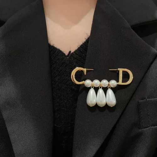 Cheap Christian Dior Brooches For Women #1350969 Replica Wholesale [$32.00 USD] [ITEM#1350969] on Replica Christian Dior Brooches