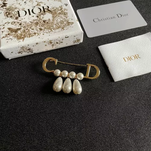 Cheap Christian Dior Brooches For Women #1350969 Replica Wholesale [$32.00 USD] [ITEM#1350969] on Replica Christian Dior Brooches
