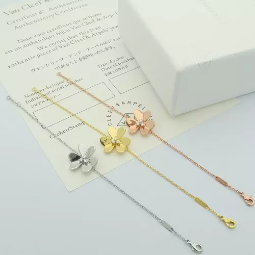 Cheap Van Cleef &amp; Arpels Bracelets For Women #1351816 Replica Wholesale [$25.00 USD] [ITEM#1351816] on Replica Van Cleef &amp; Arpels Bracelets