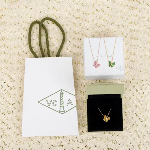 Cheap Van Cleef &amp; Arpels Necklaces For Women #1351870 Replica Wholesale [$32.00 USD] [ITEM#1351870] on Replica Van Cleef &amp; Arpels Necklaces